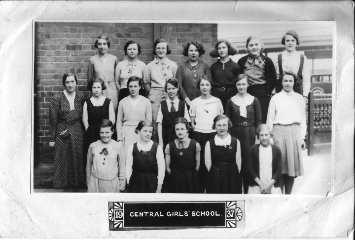 Jennie Hobbs and the Barnstaple Central Girls’ School in 1937