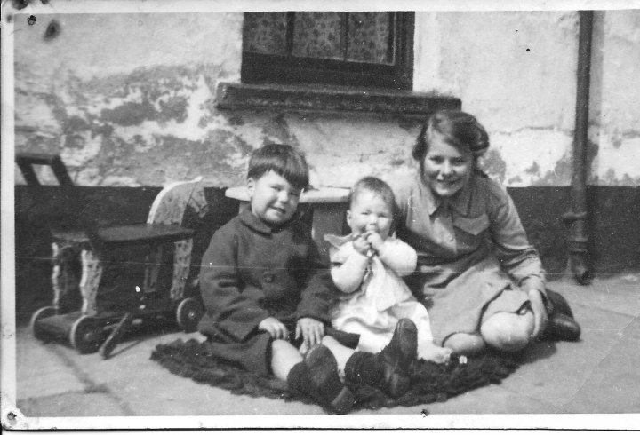 Jack and Margaret Smith in Reform Street, Pilton, in the Late 1940s