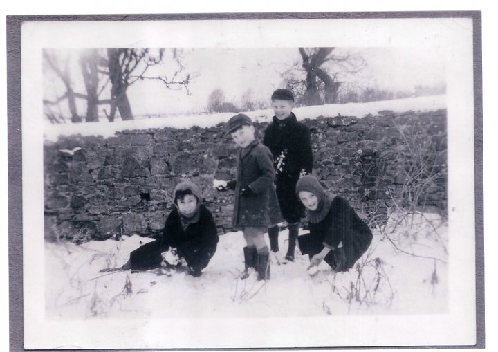 Snowballs in Pilton 1948