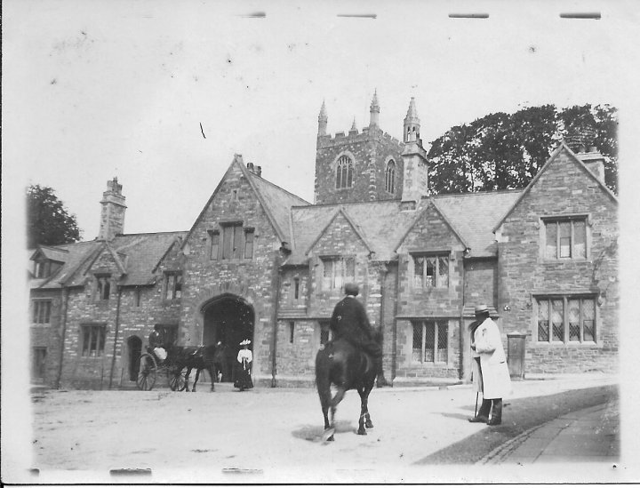 The Top of Pilton Street around 1900